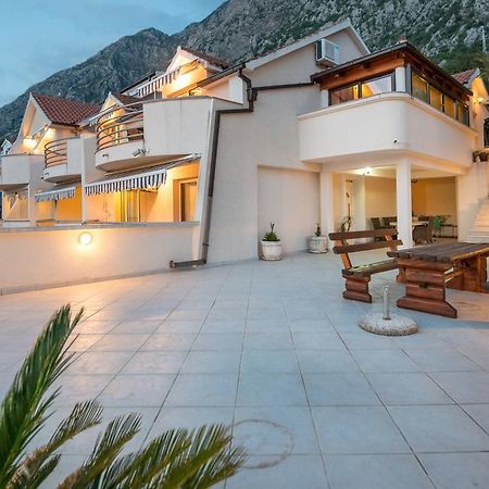 Apartments Ivardic Котор Екстериор снимка