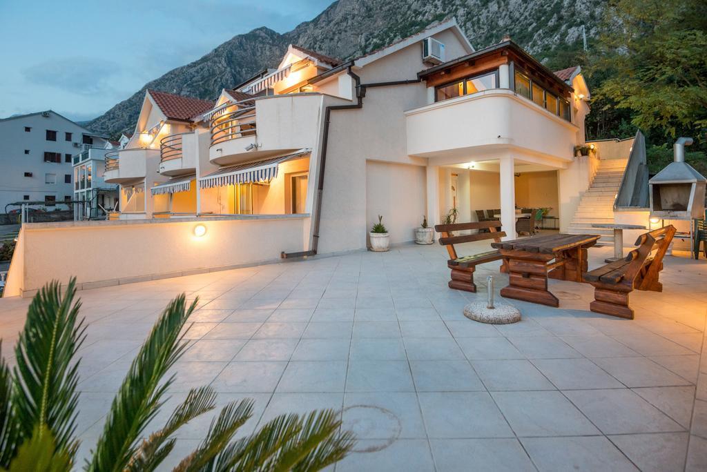 Apartments Ivardic Котор Екстериор снимка